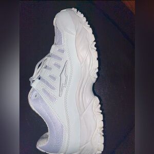 Avia women’s shoe barely worn very nice